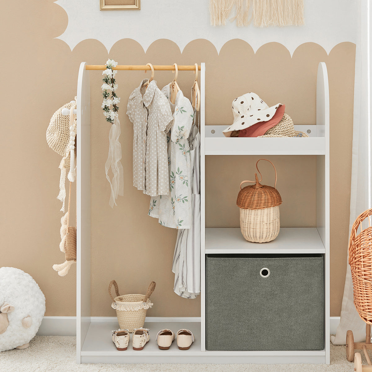 SoBuy Kinderkledingkast, Kinderslaapkamer Kledingrek, Kinderkledingrek, Kledingroedes, Kapstok, Kledingkasten met 3 Planken, 1 Mand en 3 Haken, 97 x 35 x 108 cm, Wit, KMB40-W