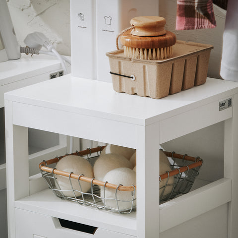 SoBuy BZR122-W Badkamerkast, Lage Kast, Smal Badkamerkastje, Badkamermeubel met 1 Kantelbare Wasmand