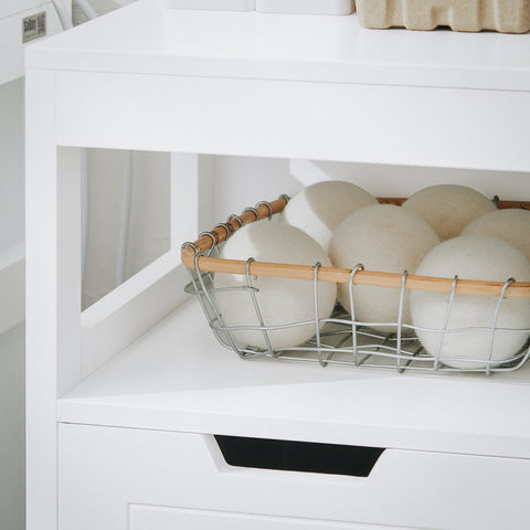SoBuy BZR122-W Badkamerkast, Lage Kast, Smal Badkamerkastje, Badkamermeubel met 1 Kantelbare Wasmand