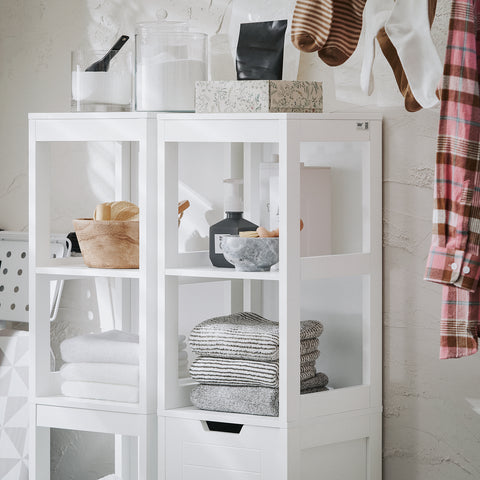 SoBuy BZR123-W Badkamer Kolomkast, Badkamerkast, Hoge Kast, Staande Kolomkast, Opbergkast Opbergplank met 2 Planken en 1 Wasmand