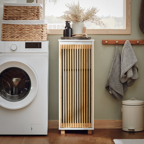 SoBuy BZR126-W Staande Badkamerkast, Lage Kast, Smal Badkamerkastje, Halfhoge met 1 Kantelbare Wasmand et Bamboe Deur