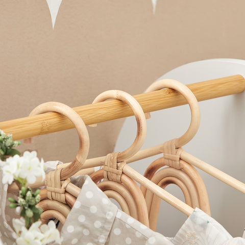 SoBuy KMB40-W Kinderkledingkast, Kinderslaapkamer Kledingrek, Kinderkledingrek, Kledingroedes, Kapstok, Kledingkasten met 3 Planken, 1 Mand en 3 Haken